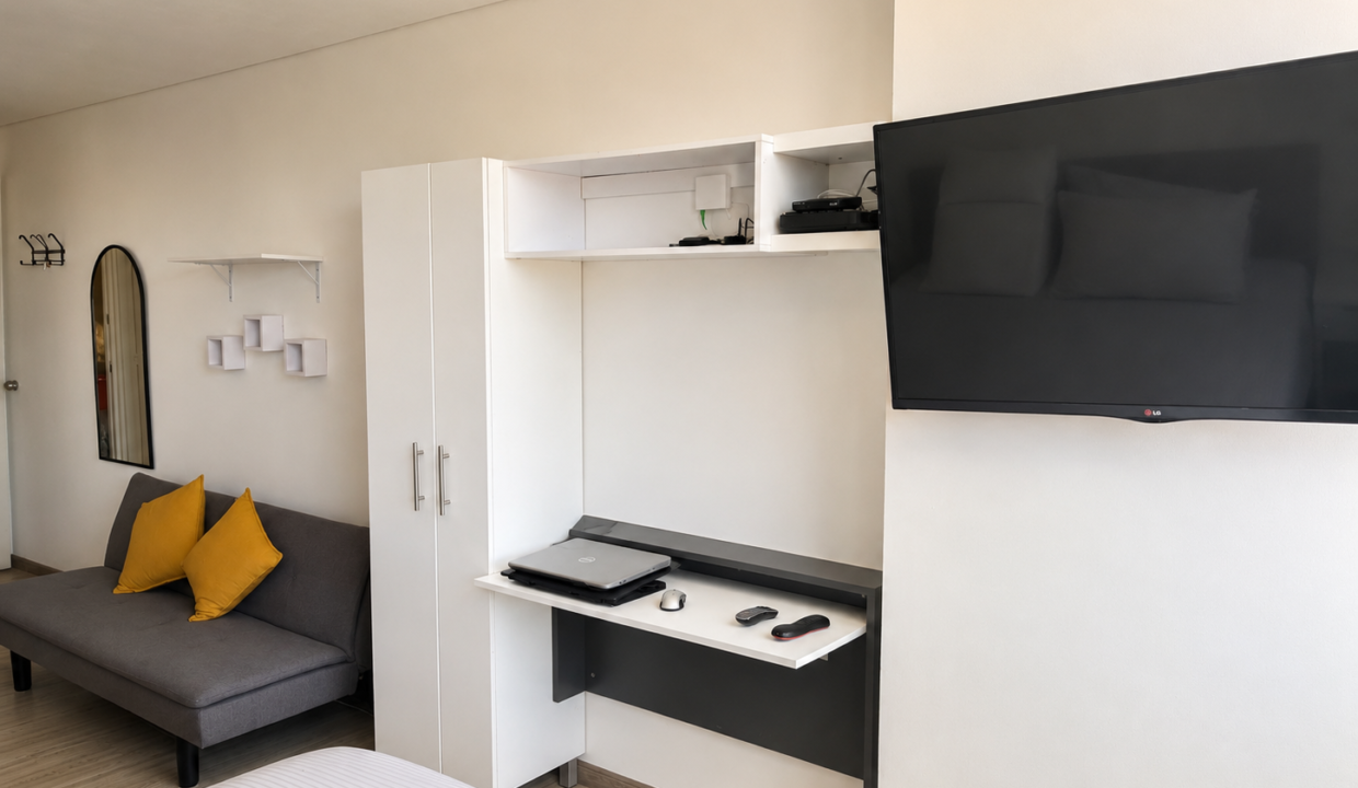 ESCRITORIO - TELEVISOR - MUEBLE AUXILIAR