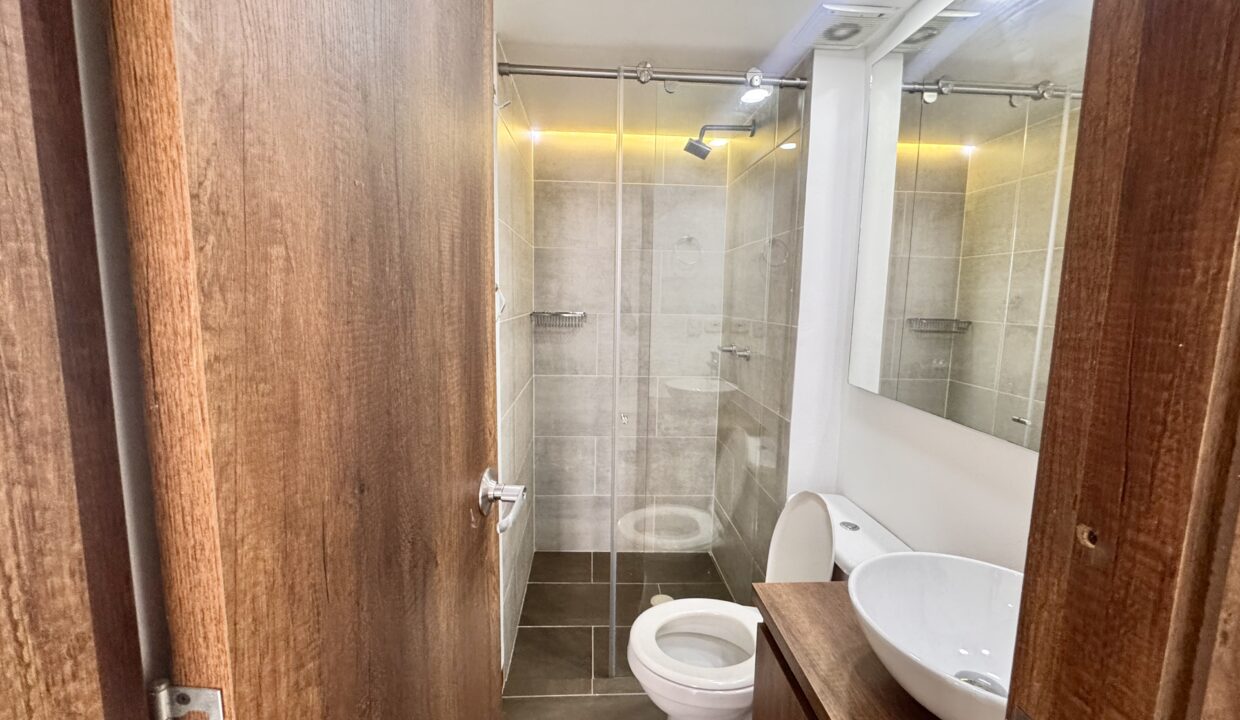 Baño principal-arriendo-LaFelicidad